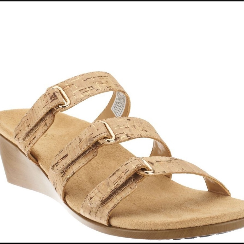 Vionic Dwyn Cork Sandals